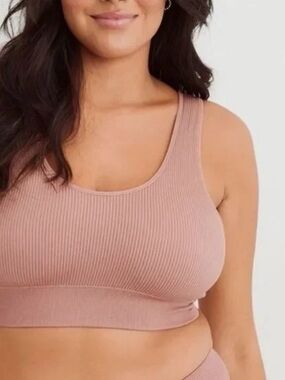*AERIE* SEAMLESS RIBBED BRALETTE* SIZE LARGE*